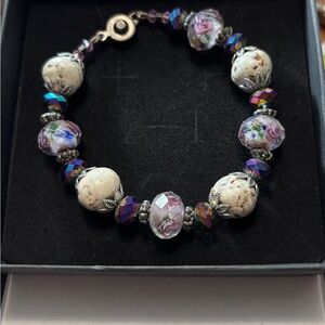 Elegant Floral Beaded Bracelet